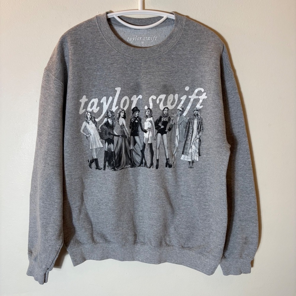 Taylor Swift Eras Tour Graphic Sweatshirt Crewneck Long‎ Sleeve Grey Size M